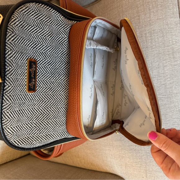 Itzy Ritzy mini diaper backpack - Picture 4 of 6